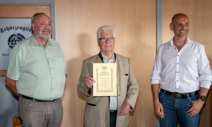 von links nach rechts: Stv. Kreisjägermeister Klaus Funk, Herrn Georg Britsch sen., Marko Zillerer
